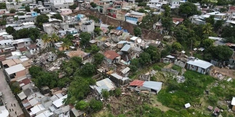 Al menos 100 familias de la colonia Guillén piden terreno para construir una casa