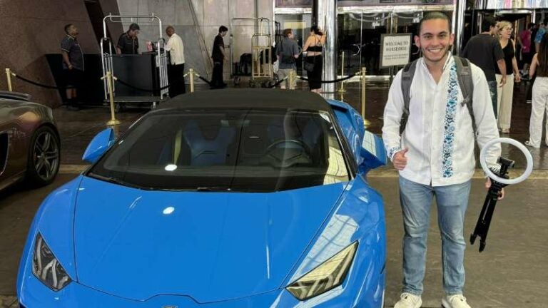 ¿Carlos Eduardo Espina compró un Lamborghini?