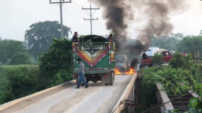 Protestan pobladores de La Lima