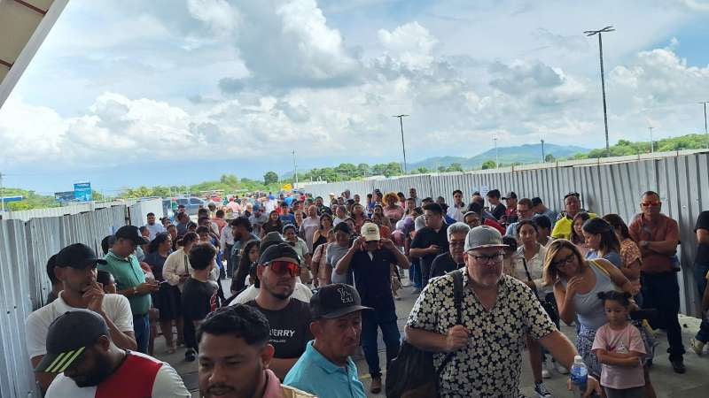 Acompañantes en aeropuerto Villeda Morales
