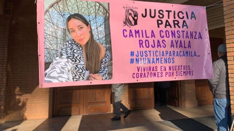 Pancartas pidiendo justicia por Camila.