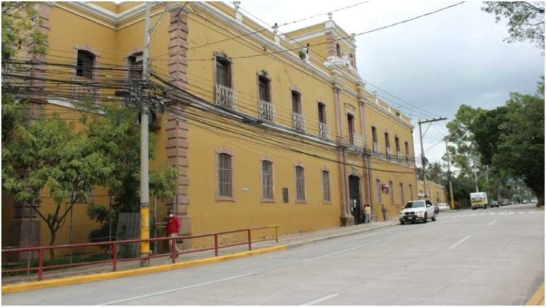 Hospital San Felipe tiene más de un año sin atender radioterapias