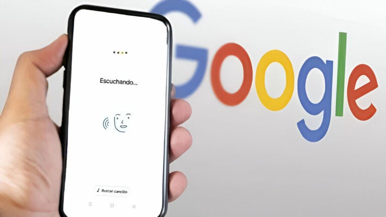 ¿Google escucha todo? Así puede desactivar el micrófono en celular