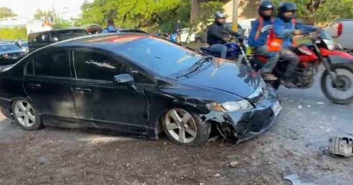 Enfermera auto cae desde puente en TGU 