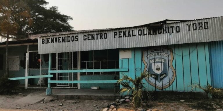 Hallan ahorcado a privado de libertad en centro penal de Olanchito