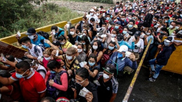 "Me voy": temor a nueva ola migratoria en Venezuela enciende alertas