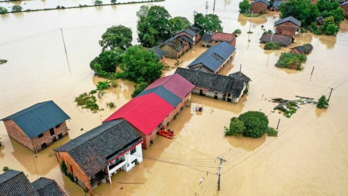 Fuertes lluvias dejan al menos 30 muertos en China