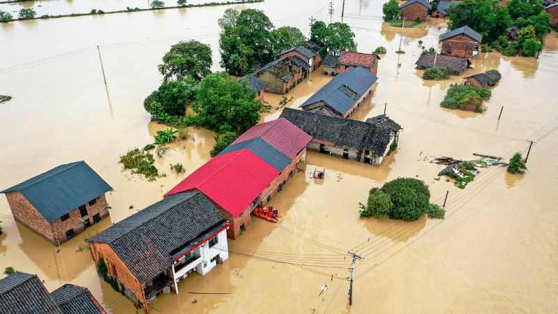 Fuertes lluvias dejan al menos 30 muertos en China