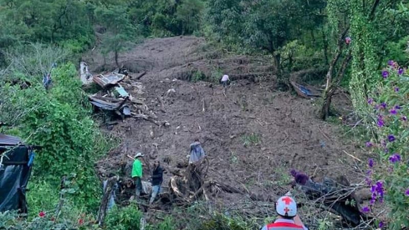 Miembros de una familia quedan soterrados en Intibucá
