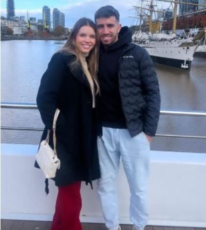 Agustín Auzmendi celebra el cumpleaños de su novia con una fiesta sorpresa