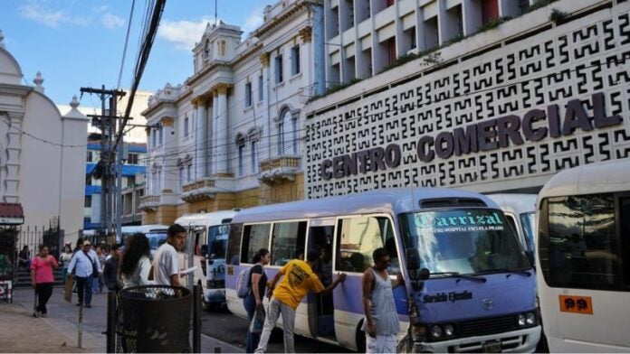 Transporte urbano amenaza con cobrar 16 lempiras