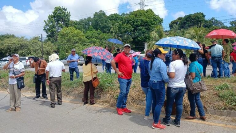 En SPS docentes se toman la CA-5 por reformas a Ley del Inprema