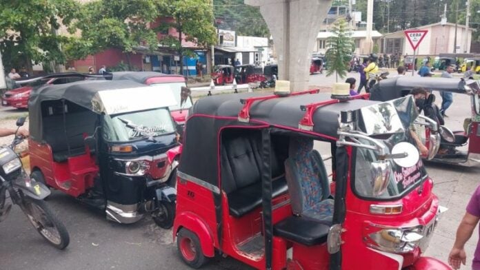 Mototaxistas exigen permisos de circulación en la capital