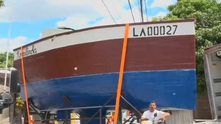 Velero construido por hondureño queda varado en colonia de TGU