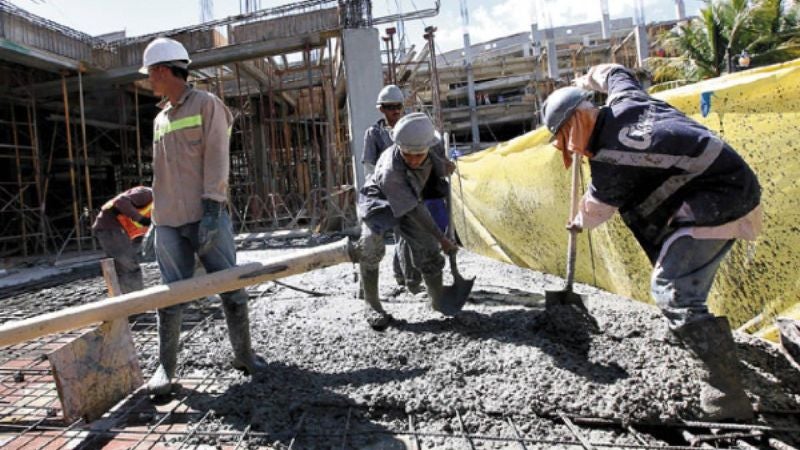 Trabajadores de la construcción migran a México tras falta de empleo en Honduras