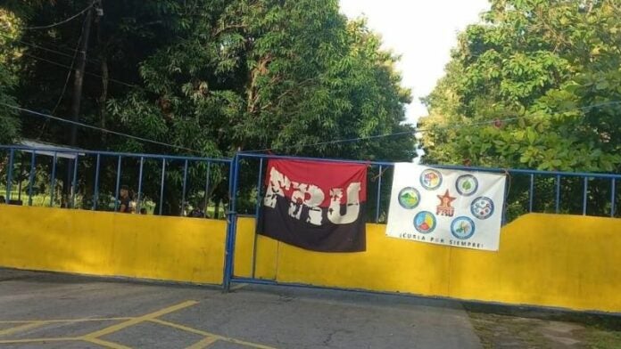 Estudiantes del CURLA realizan caminata