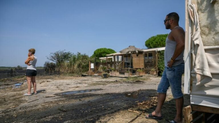 Dos incendios en el sur de Francia obligaron a evacuar a unas 3,000 personas