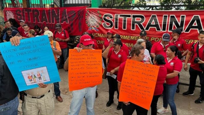 Empleados del INA protestan