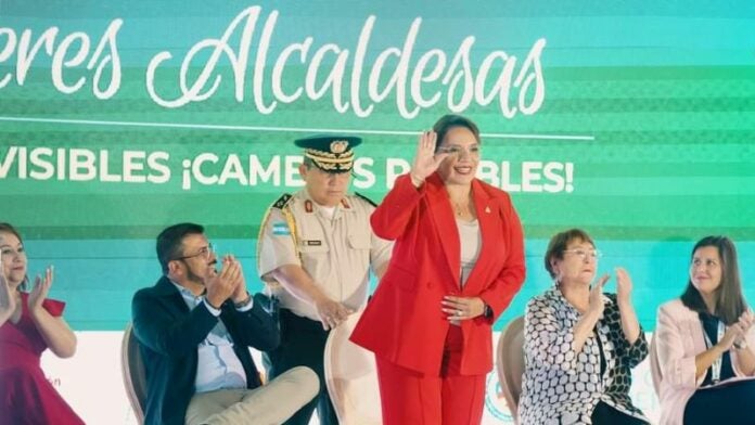 Xiomara Castro participa en la II Asamblea de Mujeres Municipalistas