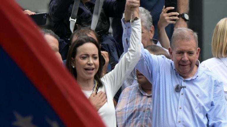 Oposición venezolana denuncia "acoso judicial" contra rival de Maduro