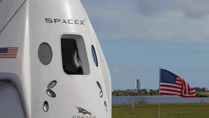 SpaceX lista para lanzar misión que planea la primera caminata espacial privada