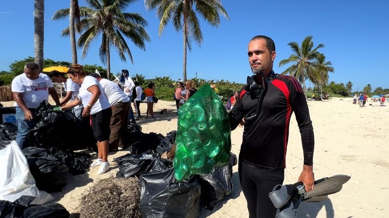 La basura se acumula en una Habana desbordada