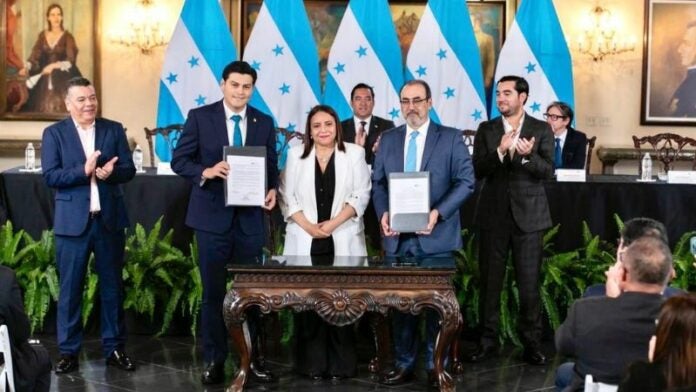 Honduras firma convenio de crédito por $350 millones con el CAF