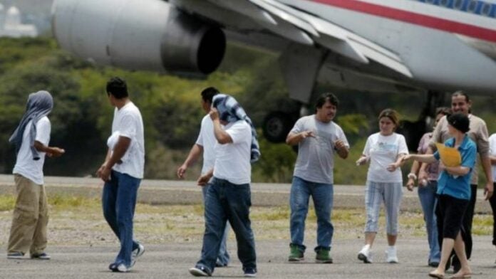 Al menos 150 migrantes retornan a Honduras a diario