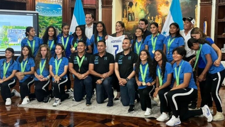 Presidenta Castro regalará viviendas a jugadoras de la Selección Nacional Femenina sub-15