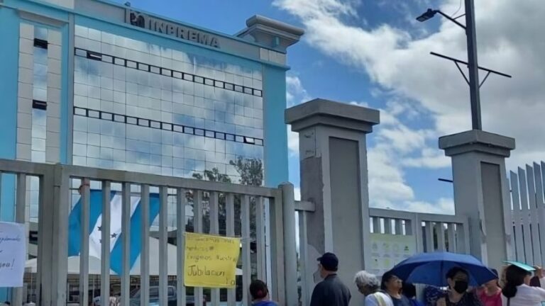 Maestros en Olancho protestan contra la reforma a la ley del INPREMA