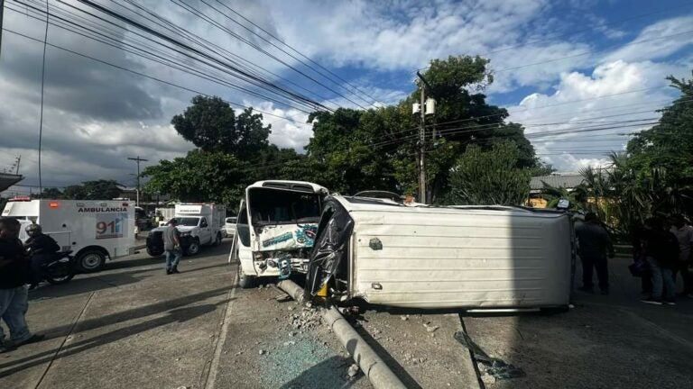 Al menos cinco heridos deja choque entre dos rapiditos en SPS