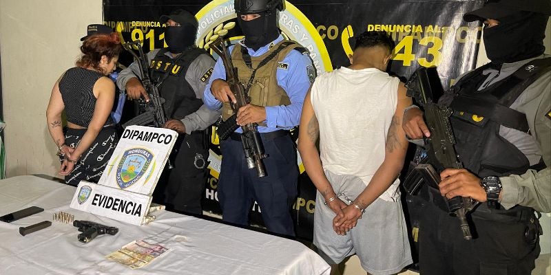 Capturan al "Negro" y a la "Kimberly" cabecillas de la Pandilla 18 en Comayagüela