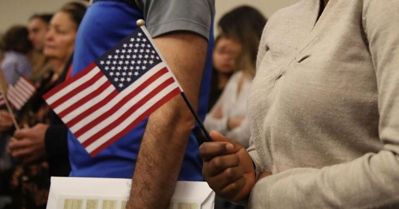 Cómo exonerarse del examen de inglés y cívica para obtener naturalización en USA