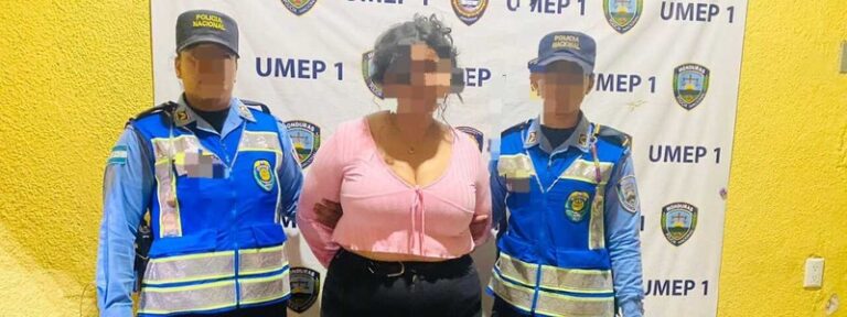 Por conducción temeraria cae mujer