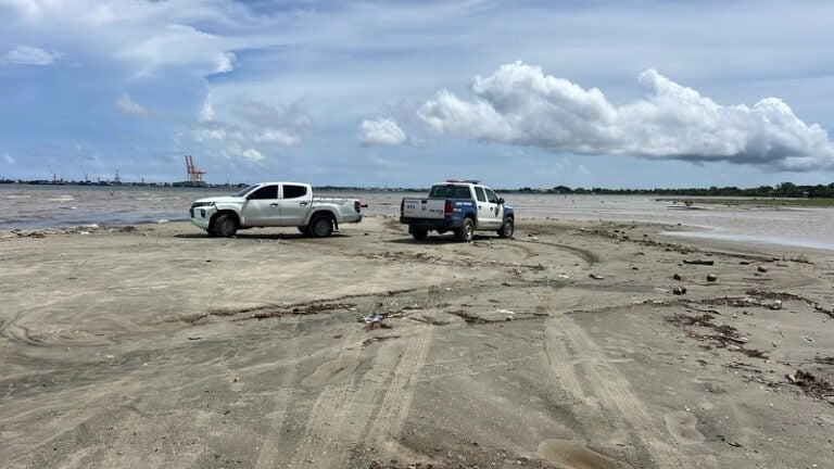 Persona sin vida playa en Puerto Cortés