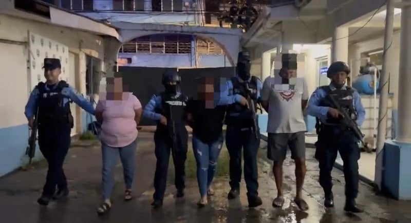 Caen tres primos tráfico ilegal de personas Atlántida