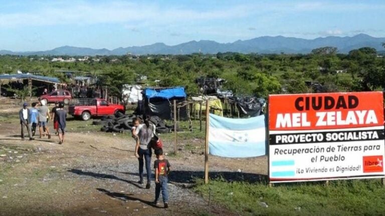 Habitantes de Ciudad Mel Zelaya desalojo