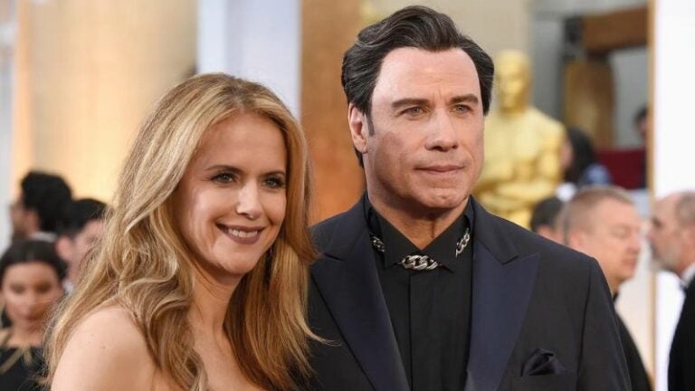 John Travolta pone en venta mansión