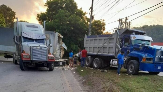 Accidente en Choloma paraliza el tráfico