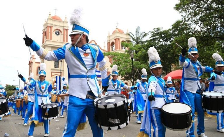 Bandas de guerra no tocarán reguetón en desfiles patrios