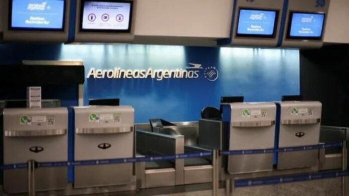 Aerolíneas Argentinas despide a 1,500 empleados