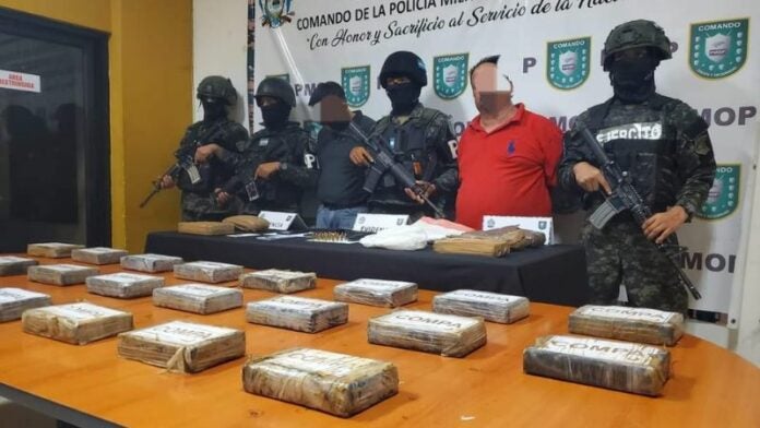 Hombres cocaína Puerto Cortés