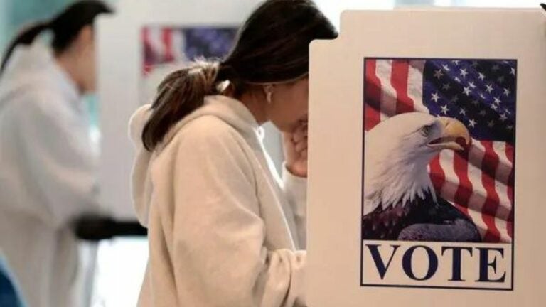 Cómo registrarse para votar en las elecciones de USA en 2024