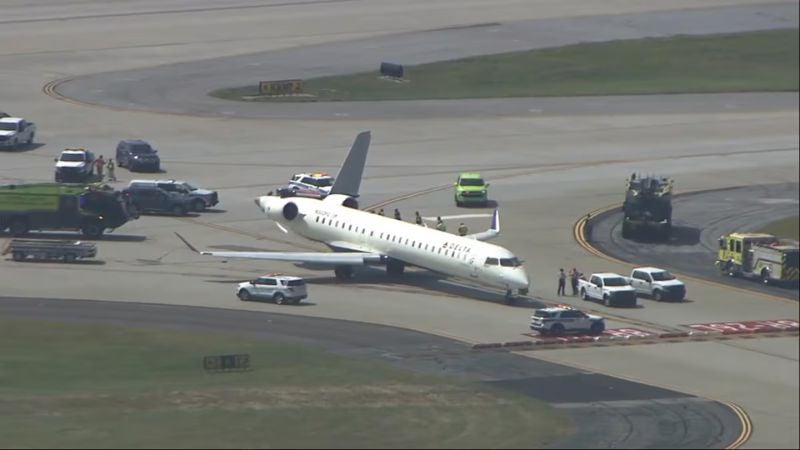 Uno de los aviones dañados este martes en el Aeropuerto Internacional Hartsfield-Jackson, de Atlanta (Georgia).