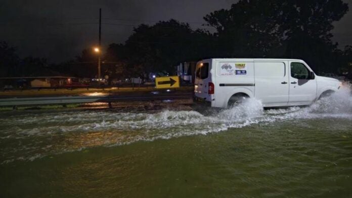 Hondureños en Nueva Orleans reportan apagones tras el paso del huracán Francine