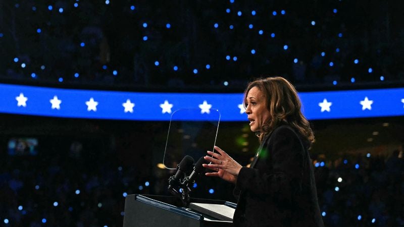 La vicepresidenta estadounidense y candidata presidencial demócrata Kamala Harris habla en un evento de campaña en Greensboro, Carolina del Norte, el 12 de septiembre de 2024. 