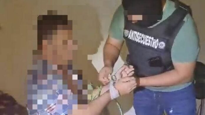 Policías rescatan a médico y capturan a tres secuestradoras