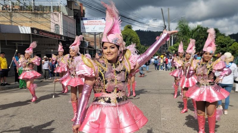 Palillonas del Inst. Cosme García roban suspiros en Danlí