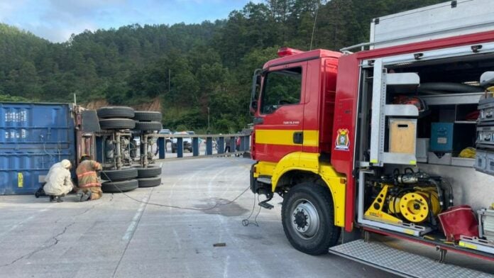 Motociclista aplastado rastra Jacaleapa