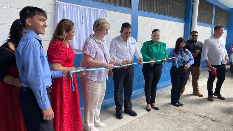 Fundación Diunsa y USAI inauguran proyecto de rehabilitación del CEB Álvaro Contreras